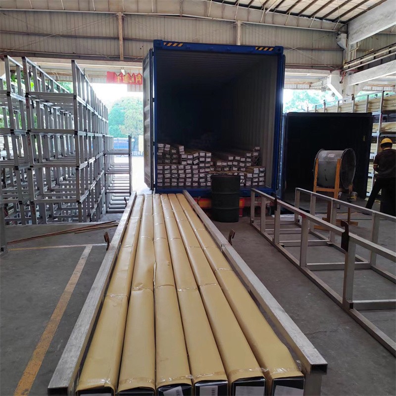 Aluminum Profiles Packing Loading